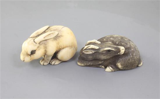 Two Japanese ivory netsuke of a hare and a recumbent deer, 18th/19th century, 4.9cm